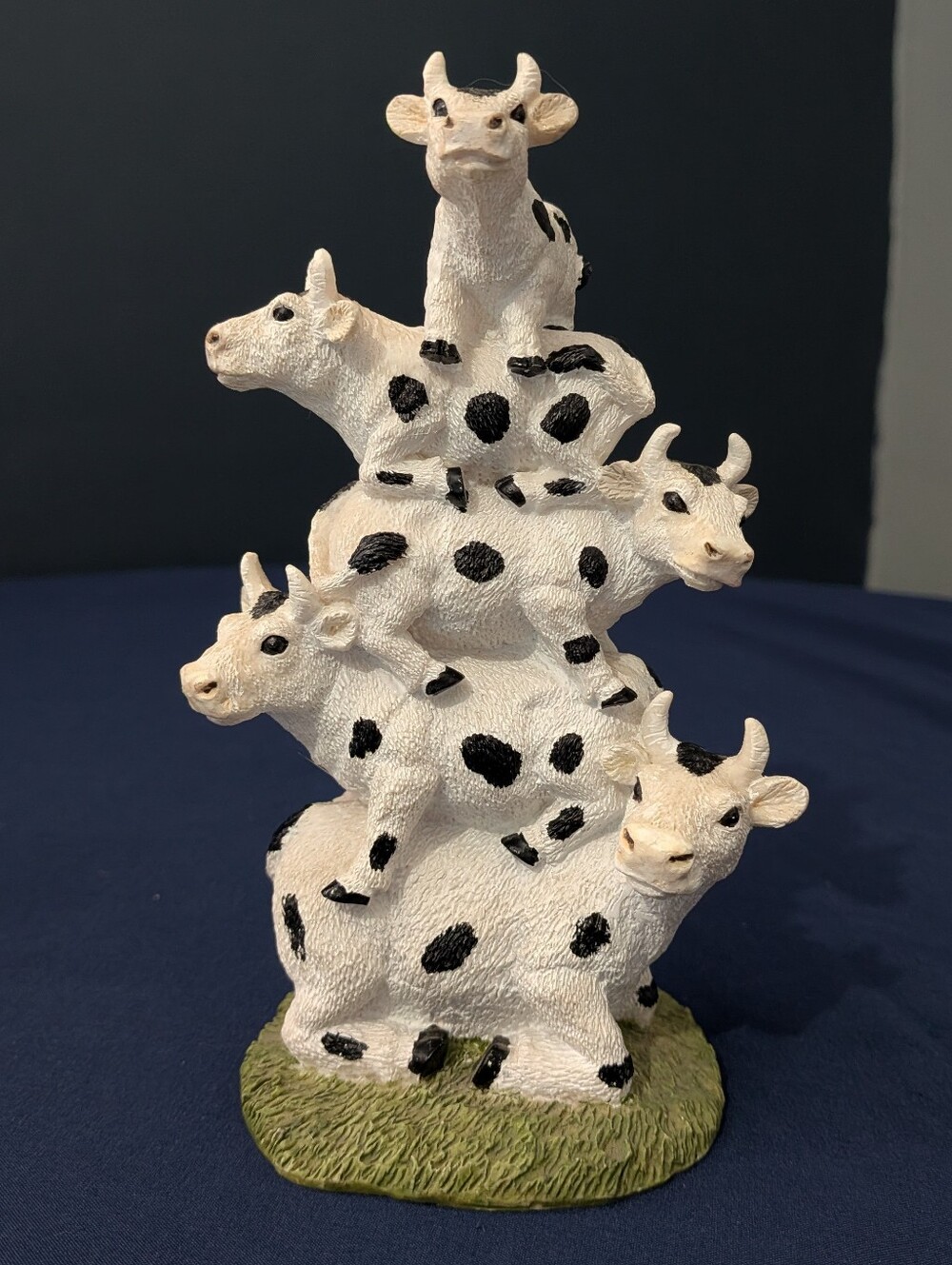 Whimsical Resin Stack Of Cows Figurine Farmhouse Country Kitsch Grandmas Kitchen